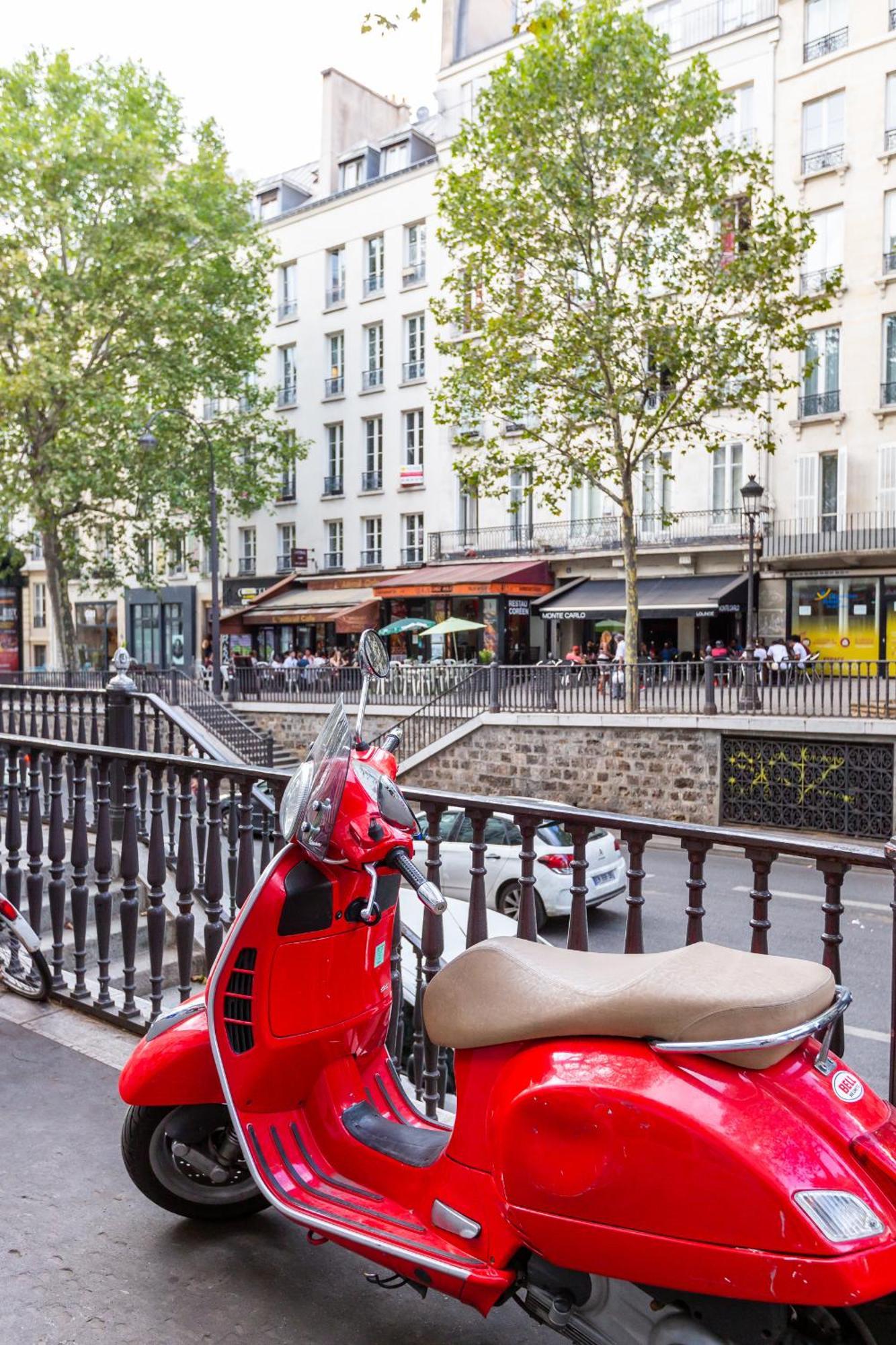 Veeve - Flowers In Saint-Martin Paris Bagian luar foto